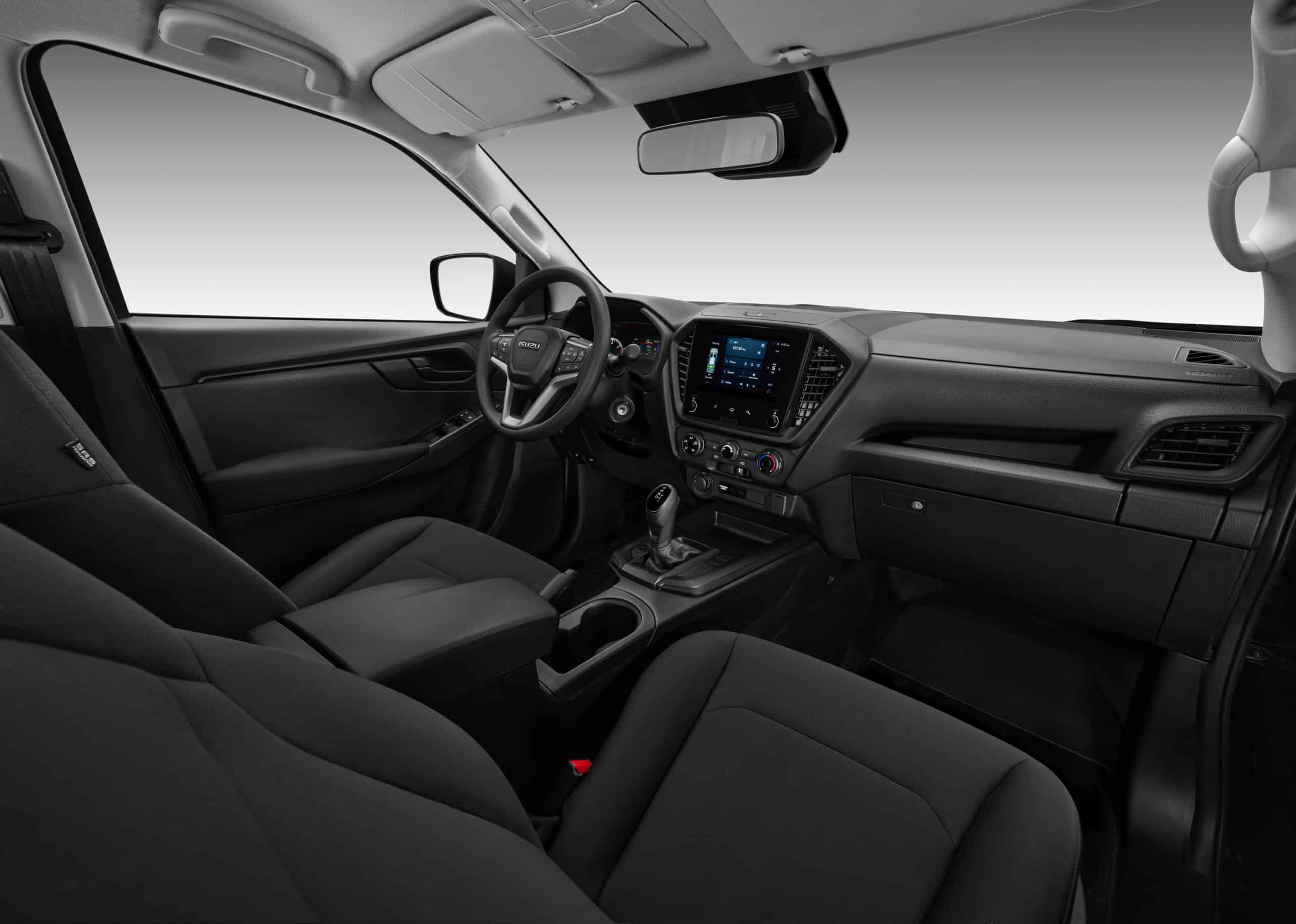 Intérieur Isuzu D-MAX : habitacle noir, écran tactile et volant multifonction.
