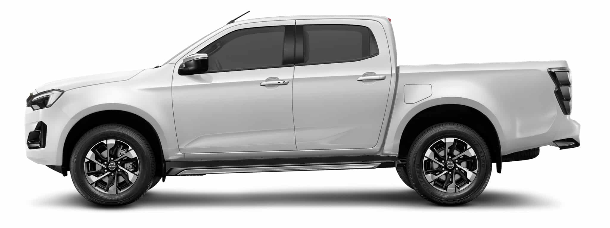 Isuzu D-Max blanc, profil double cabine, jantes alliage marquées Isuzu.