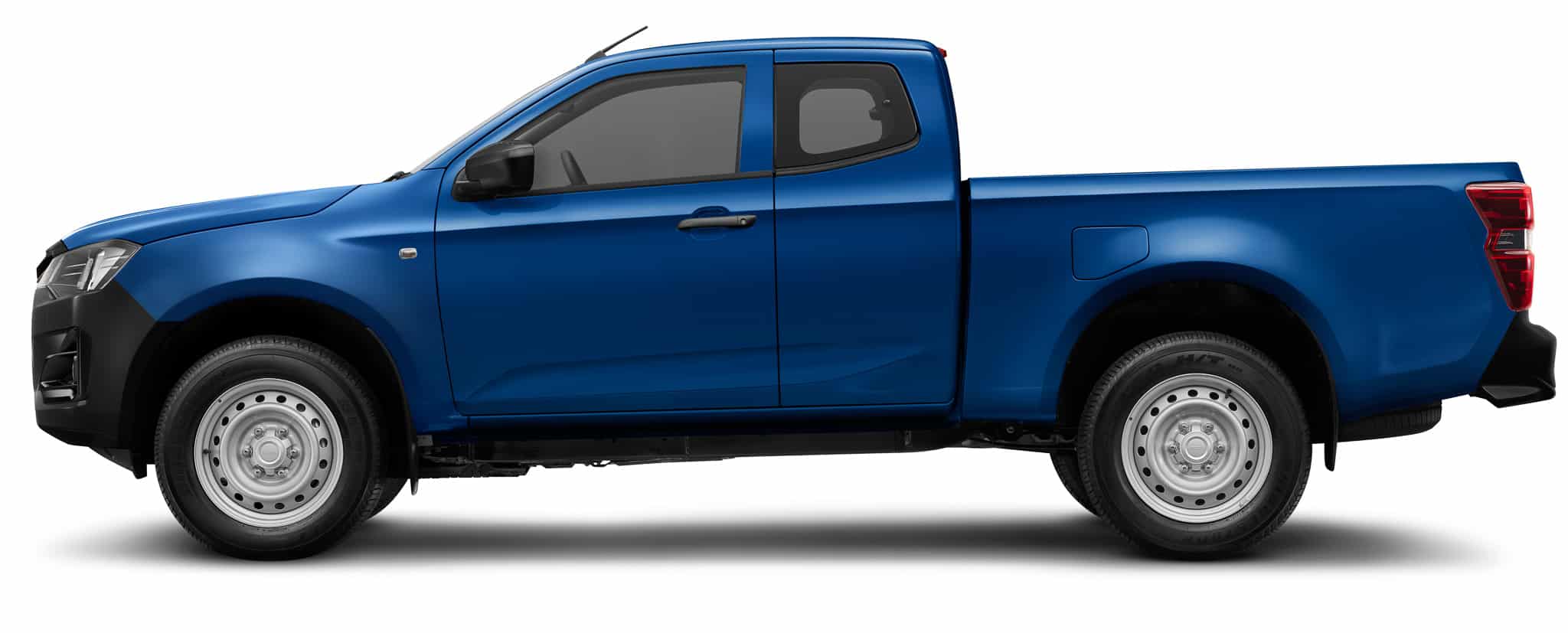Pick-up Isuzu D-Max bleu, profil latéral, cabine allongée et jantes acier, fond blanc.