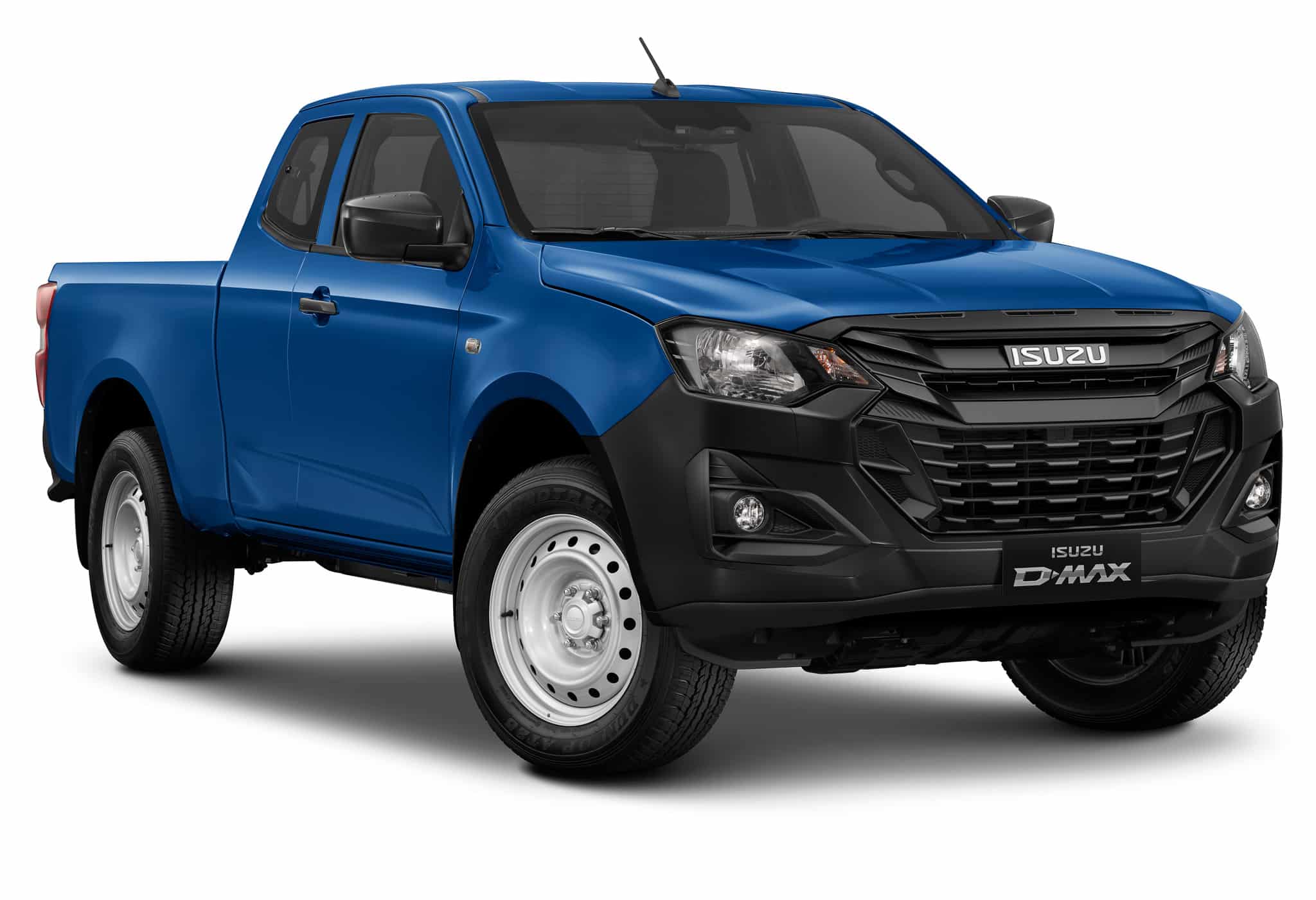 Isuzu D-Max bleu, cabine étendue, pare-chocs noir et jantes acier. Pick-up utilitaire robuste sur fond blanc.