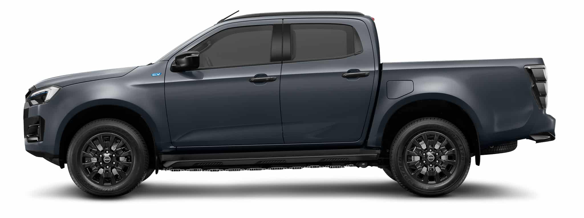 Isuzu D-Max EV gris anthracite, profil latéral, roues noires sur fond blanc.