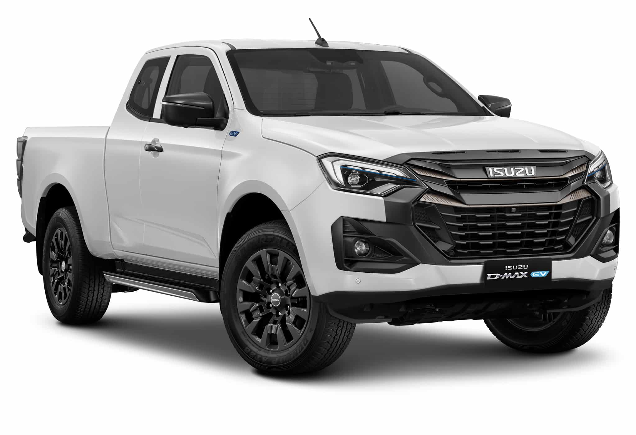 Pick-up Isuzu D-MAX EV blanc, cabine approfondie, jantes noires et badge électrique.