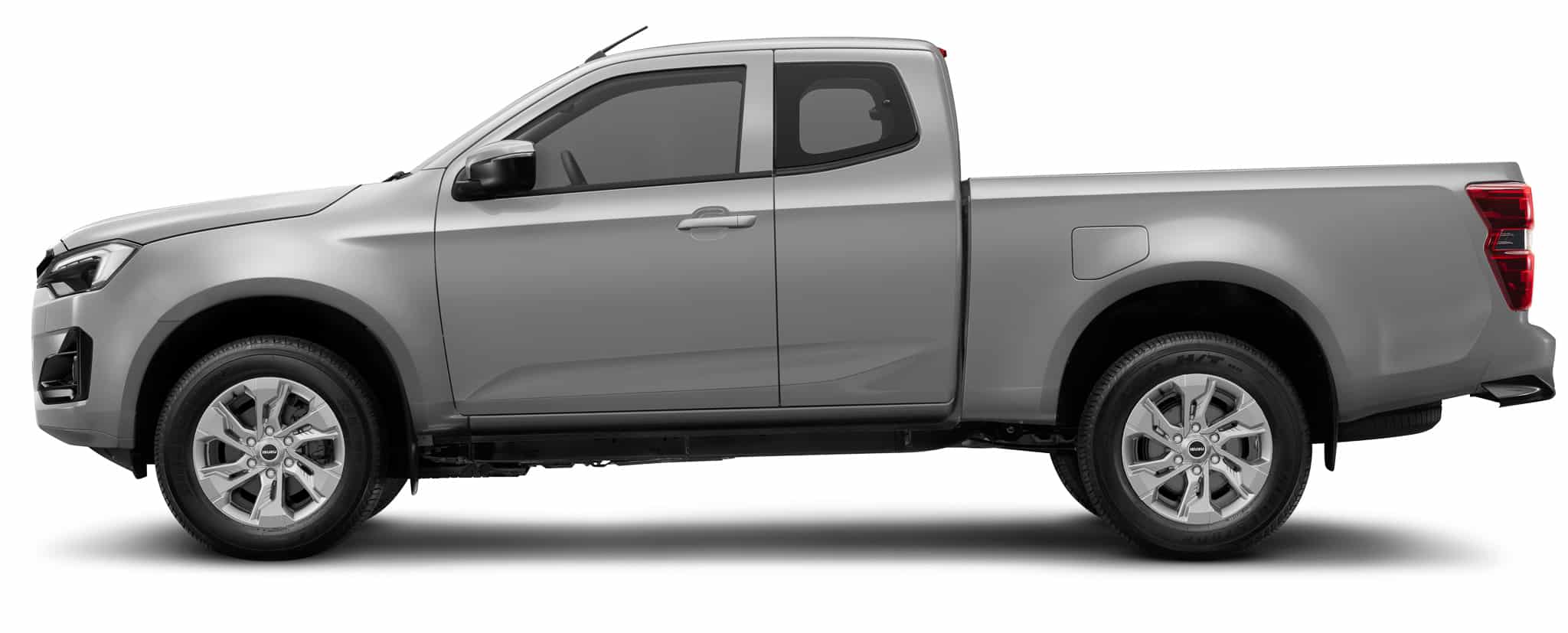 Isuzu D-Max gris argenté, profil latéral, cabine allongée sur fond blanc.