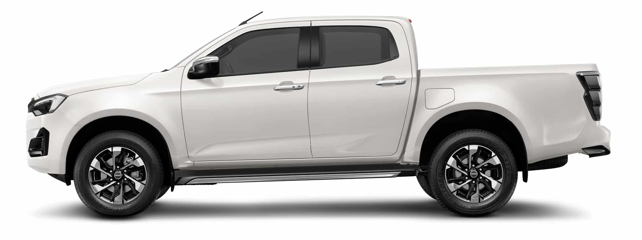 Pick-up Isuzu D-MAX blanc, profil latéral double cabine avec jantes alliage sur fond blanc.
