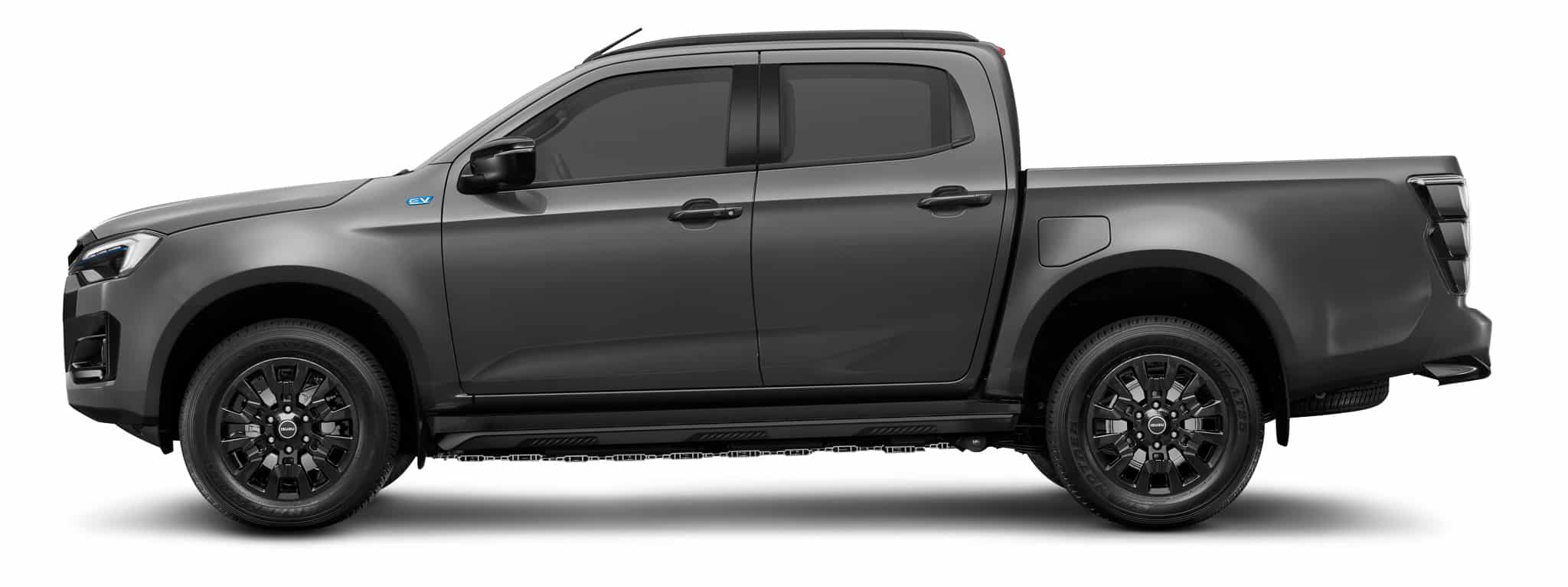 Pickup Isuzu D-Max électrique gris mat de profil avec badge EV, jantes noires et double cabine sur fond blanc.
