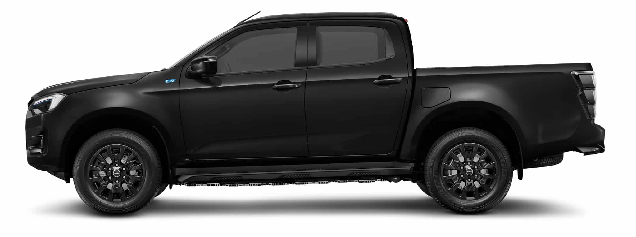 Pick-up Isuzu D-MAX électrique noir de profil avec badge EV et jantes alliage sombres.