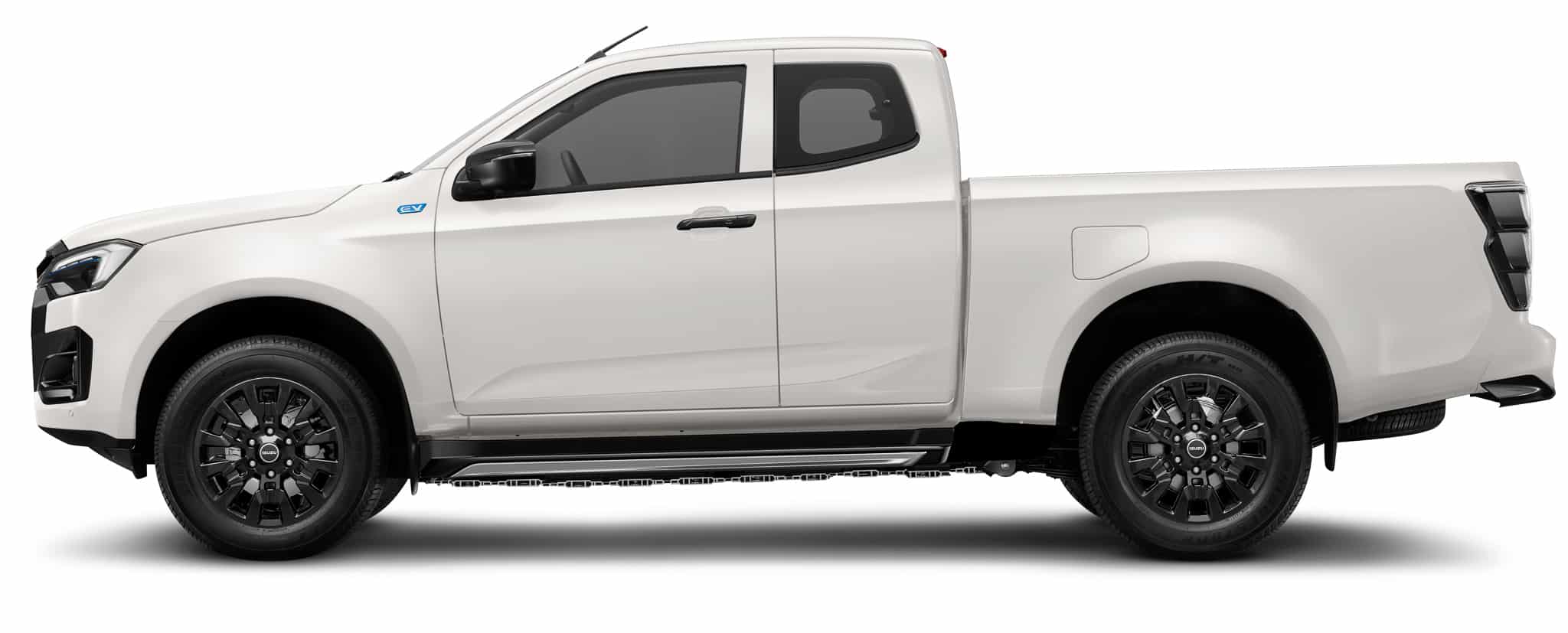 Pickup Isuzu D-Max EV blanc de profil, cabine Space Cab et jantes noires sur fond blanc.
