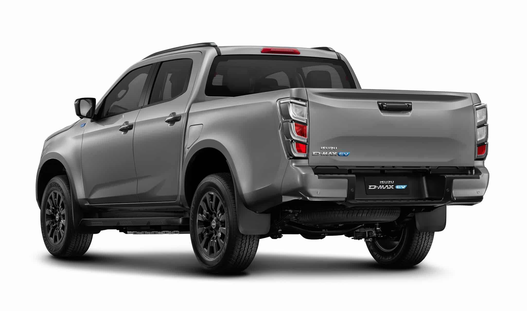 Isuzu D-Max EV gris de profil arrière avec jantes noires et badge électrique visible sur le hayon.