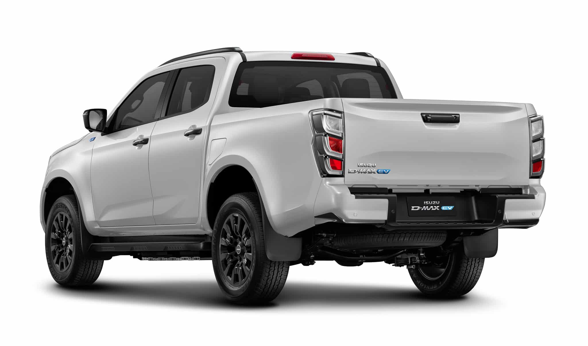 Isuzu D-Max EV argenté, pick-up électrique robuste en vue arrière trois-quarts sur fond blanc.