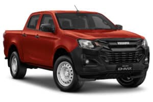 Pick-up Isuzu D-MAX rouge, pare-chocs noir et jantes acier, utilitaire robuste sur fond blanc.