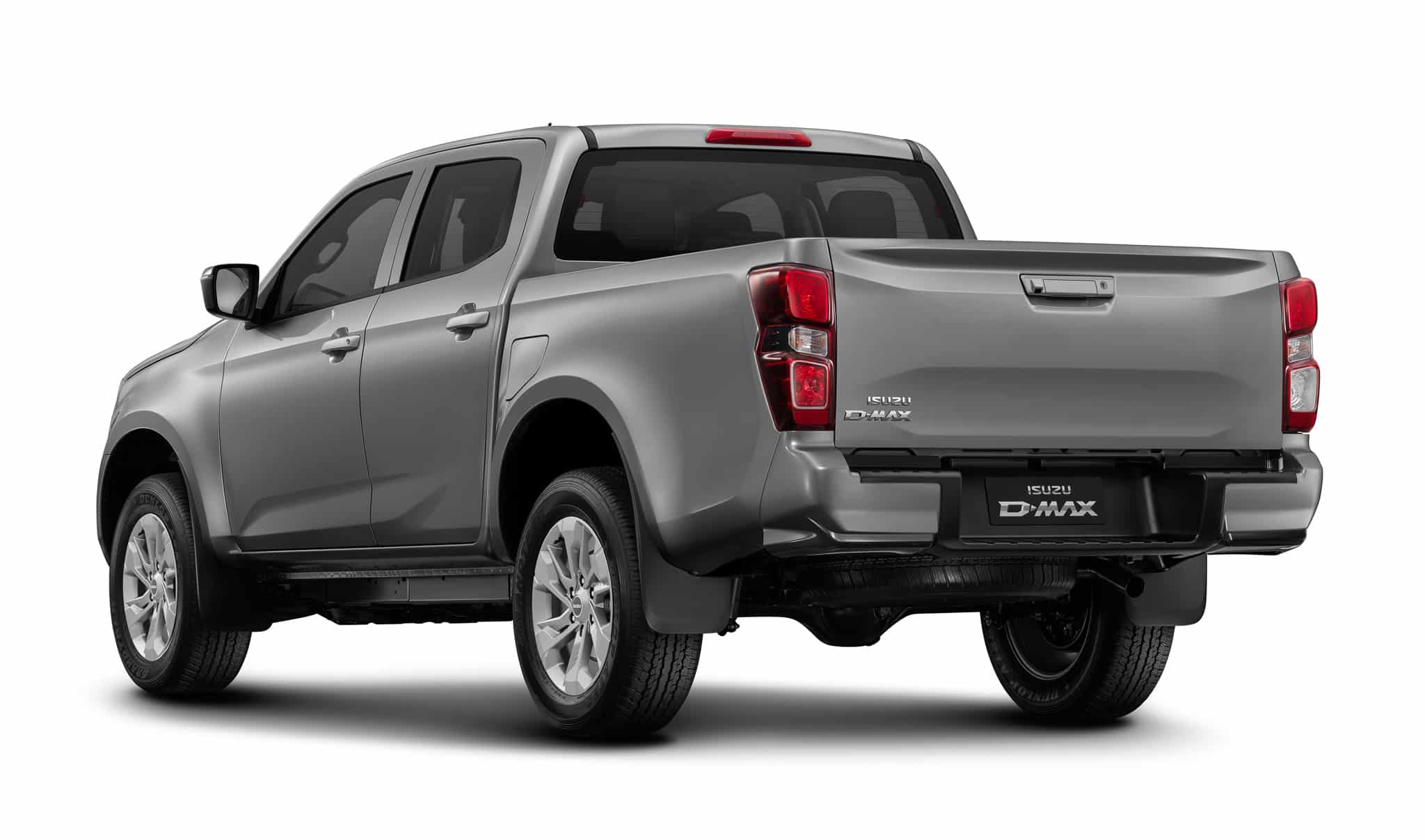 Pick-up Isuzu D-MAX gris argenté, vue trois-quarts arrière, logo Isuzu visible, fond blanc épuré.