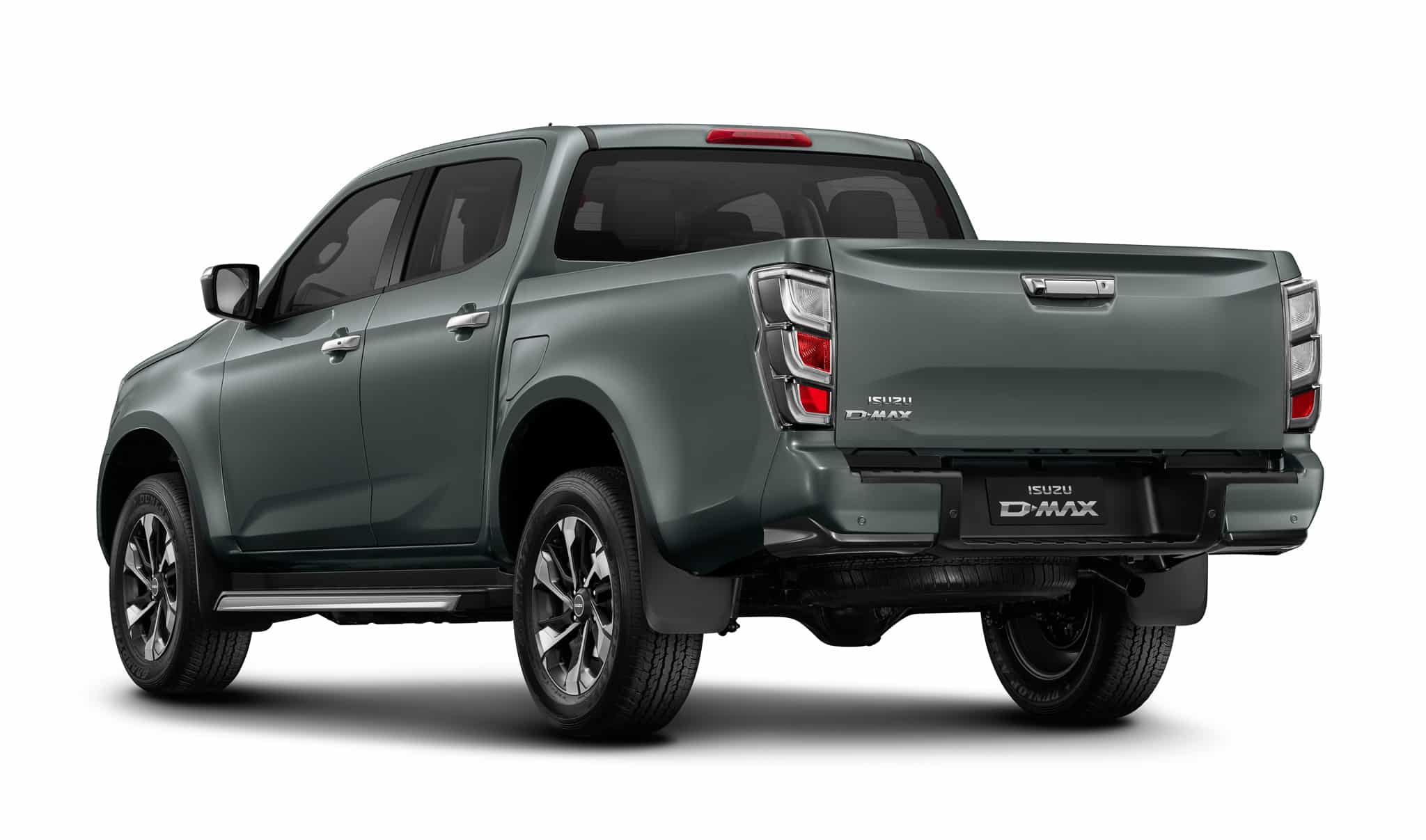 Isuzu D-MAX gris, vue arrière trois-quarts, design robuste et feux LED modernes sur fond blanc.