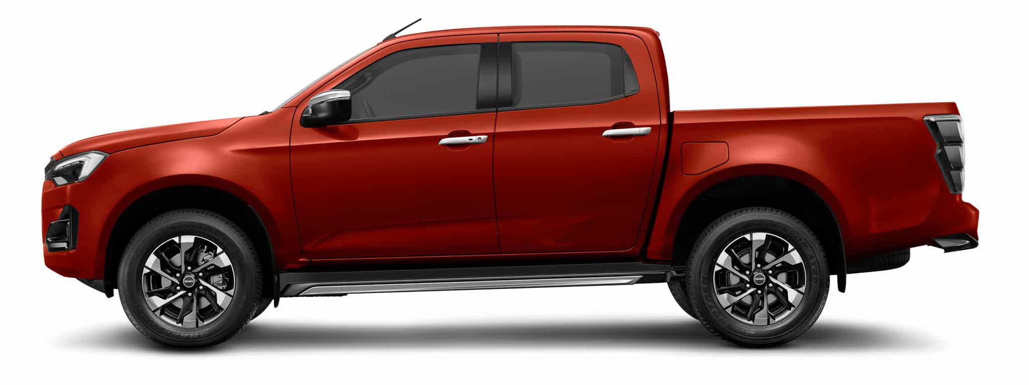 Pickup Isuzu D-Max rouge, profil latéral, double cabine, jantes alliage.
