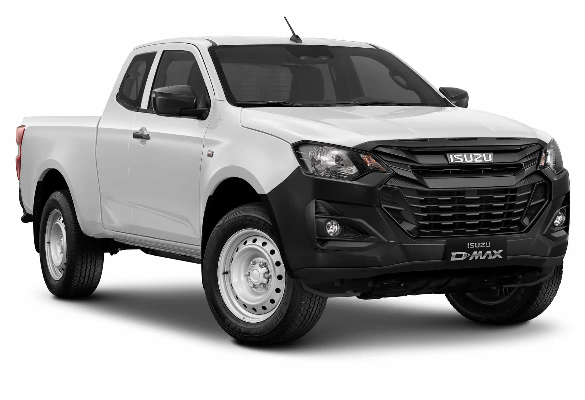 Pick-up Isuzu D-Max blanc, pare-chocs noir et jantes acier. Utilitaire robuste sur fond blanc.