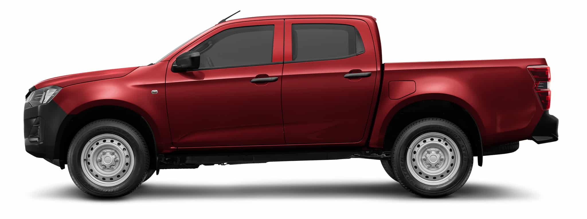 Pick-up rouge double cabine, jantes acier argentées et finitions noires.